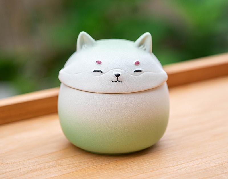 V888-ELOSUNG35227-202506241112-00 Artisan Ceramic Sealed Storage Jar with Animal Design - Airtight Tea Preservation & Decorative Accent(light green) - Image 1