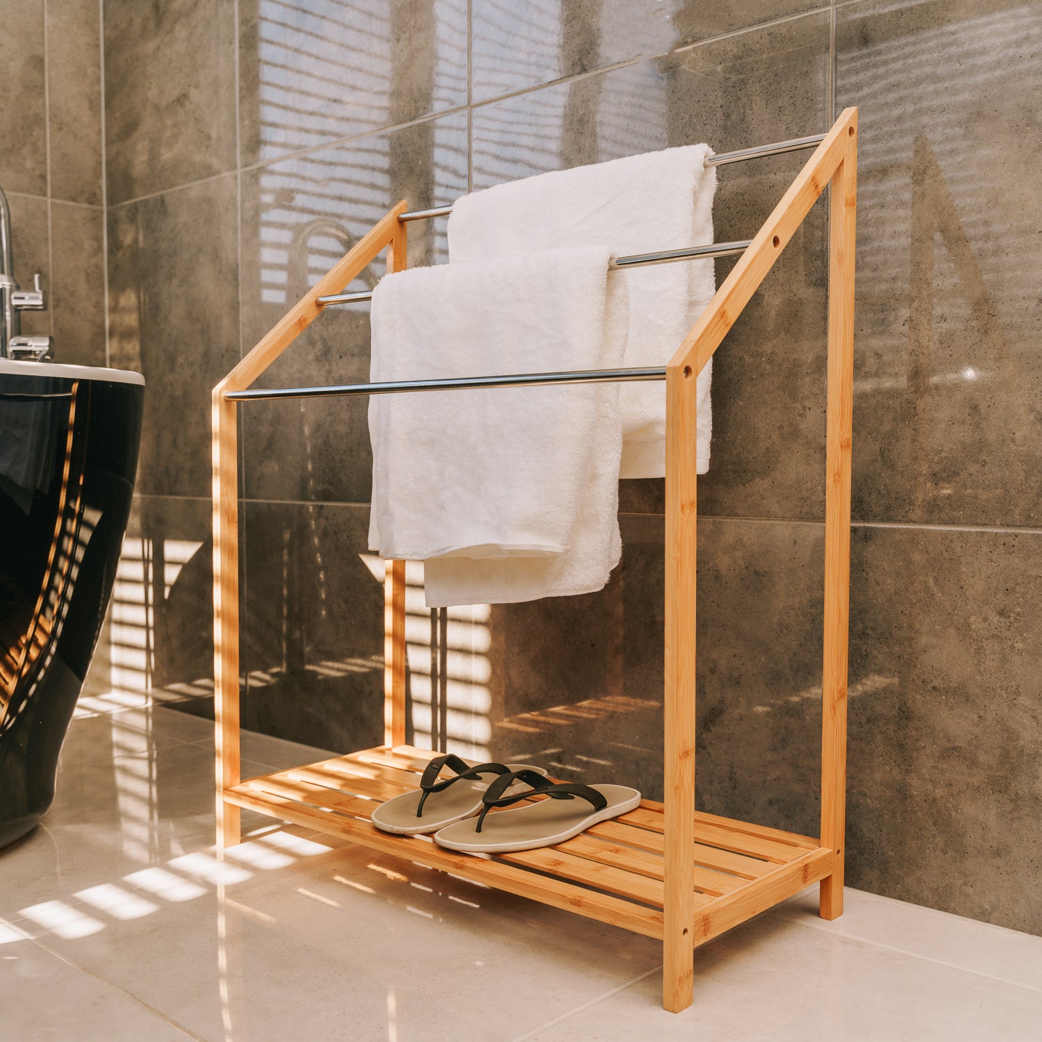 V915-HO0241-203807-00 85cm Standing Towel Rack - Bamboo Towel Bar Metal 3-Tier - Image 1