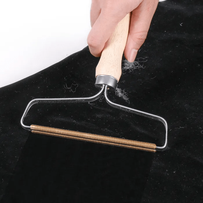V915-HO0253-203785-00 Wooden Lint Remover - Image 1