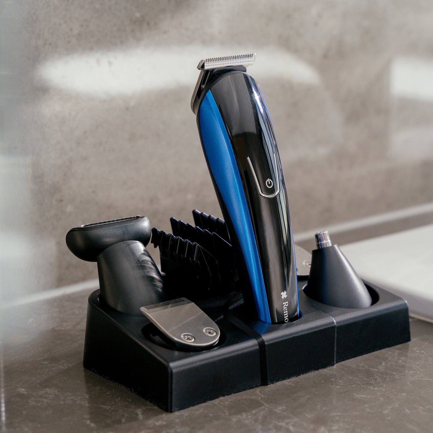 V915-RM0006-203552-00 5 IN 1 Rechargeable Grooming Kit - Image 1