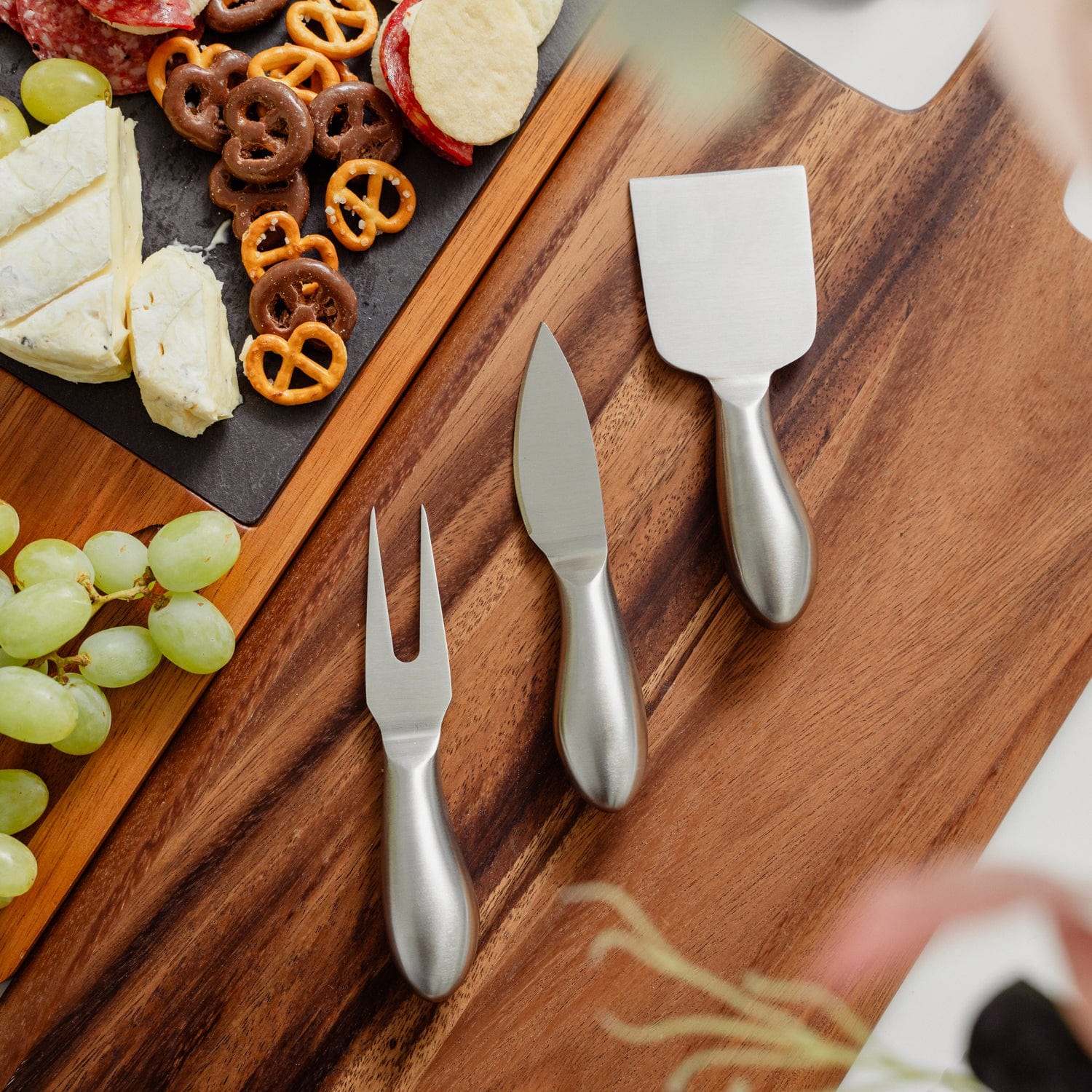 V915-TB0002-203910-00 Clevinger Belmont 3 Piece Stainless Steel Cheese Knife Set - Image 1