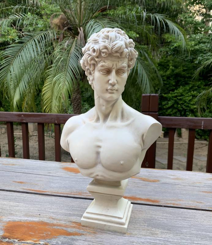 V637-E652010-202508252340-00 Angelo Bust Statue 26x43cm - Image 1