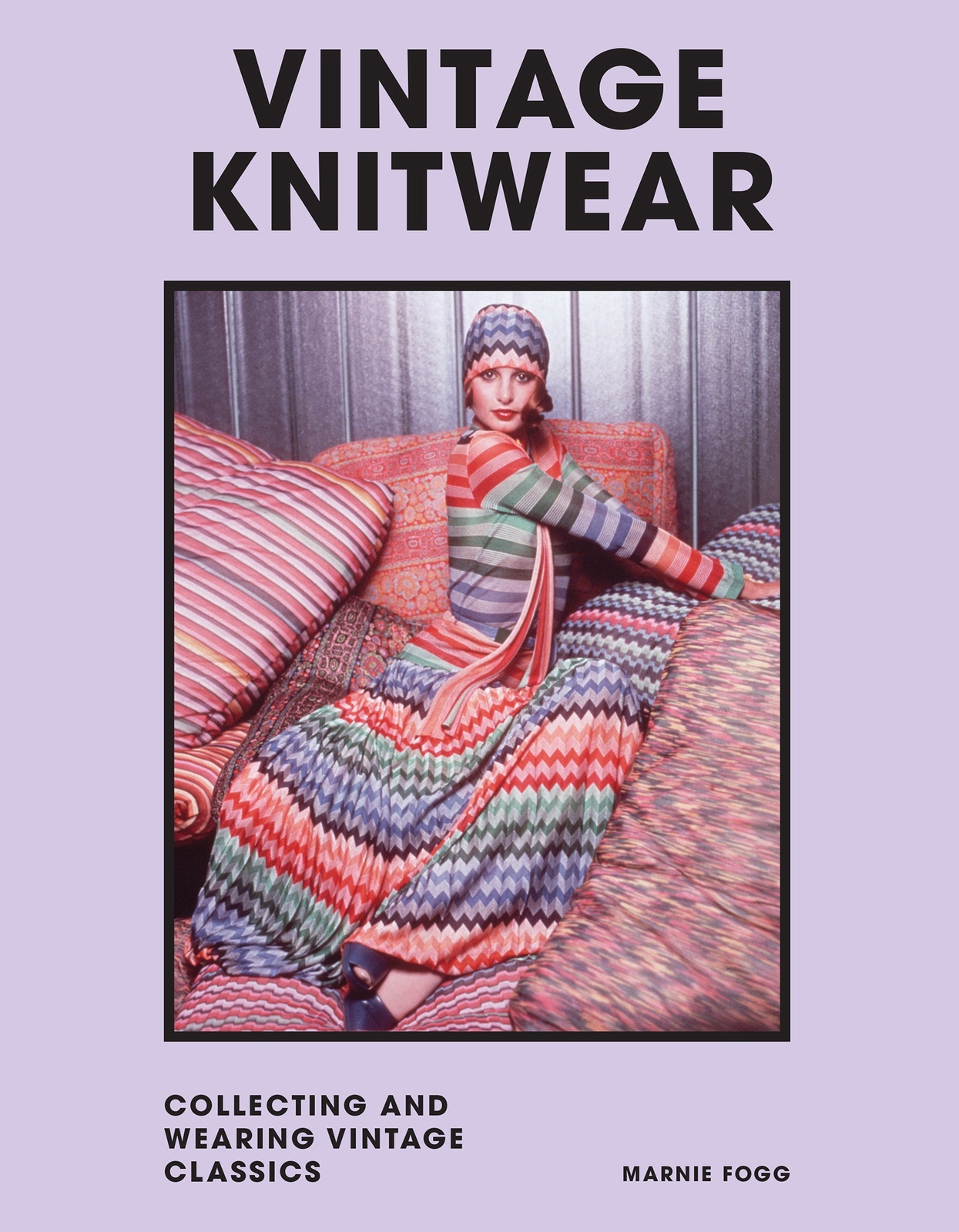 V637-PHOE1278-202508252325-00 Vintage Knitwear: Collecting and wearing designer - Image 1