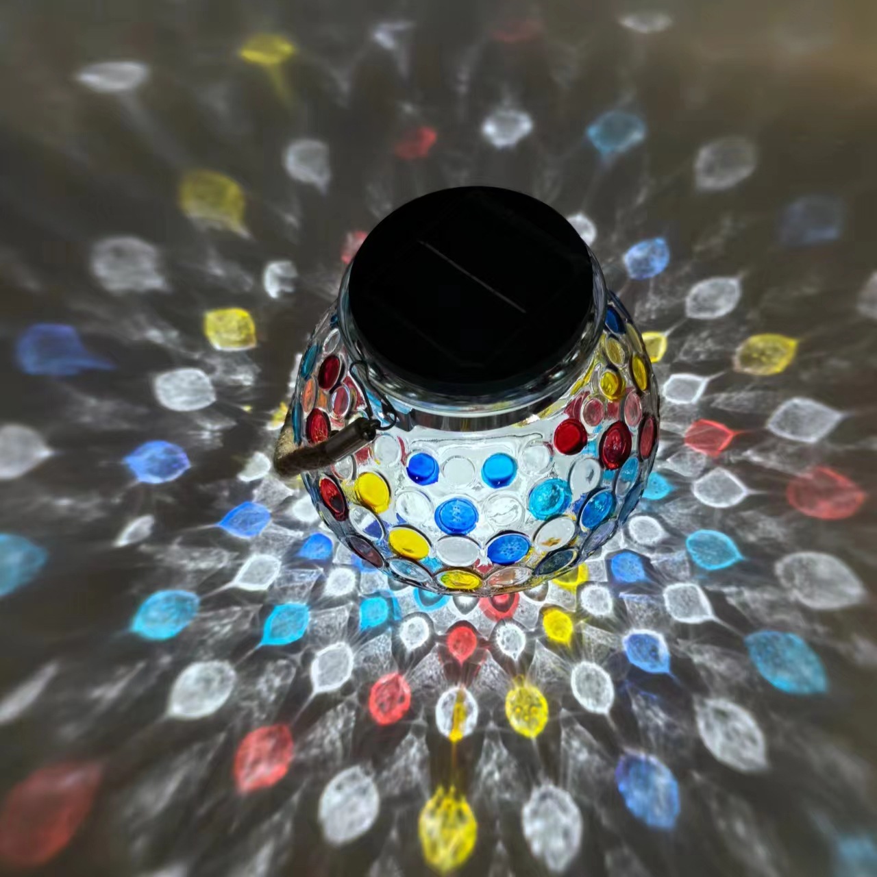 V888-ELOSUNG36228-202508121531-00 Colorful White Light Mosaic Solar Lantern - Decorative Stained Glass Jar Light for Garden Patio and Tabletop Decor - Image 1